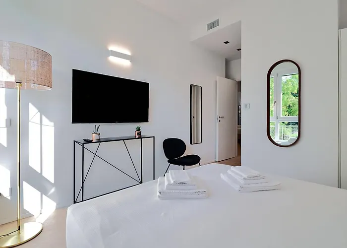 Repubblica Iii-hosted By Sweetstay Milán