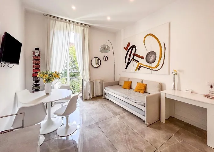Casa Alberto Da Giussano, Elegante Bilocale In Centro Con Balcone Sul Parco * Milaan