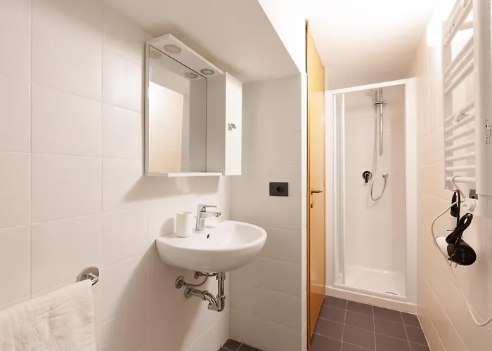 Guesthost - Magenta Long Let Apts