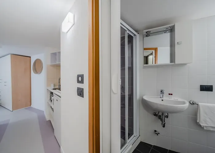 Guesthost - Magenta Long Let Apts