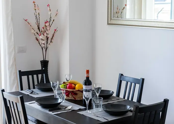 Luxury In Quadrilatero Della Moda - Brera Moscova Duomo Apartment *