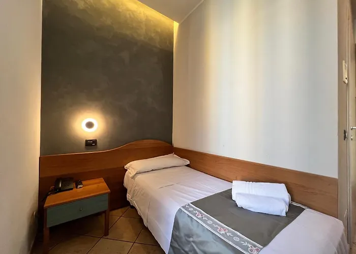Hotel Sara 2*