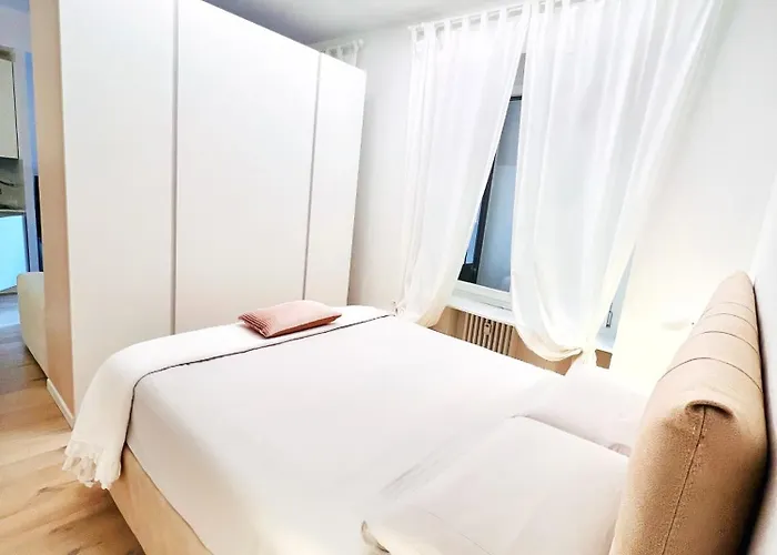 - Charlize - In The Heart Of * Milano