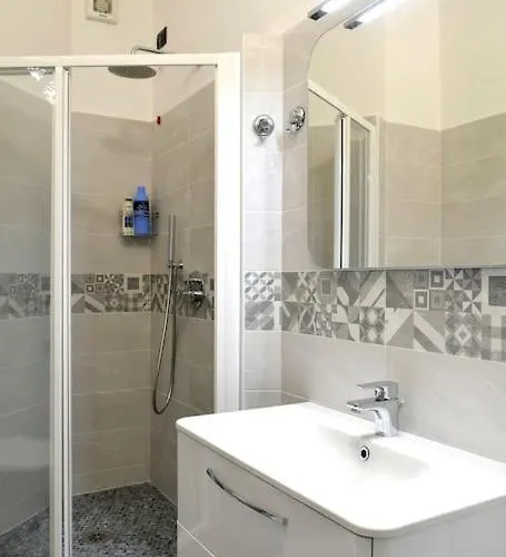 Wonderful Flat Center *