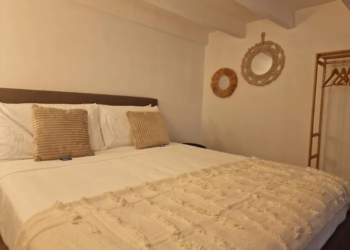 Regina In Porta Romana 3 - Sky Tv, Wifi & Breakfast Box