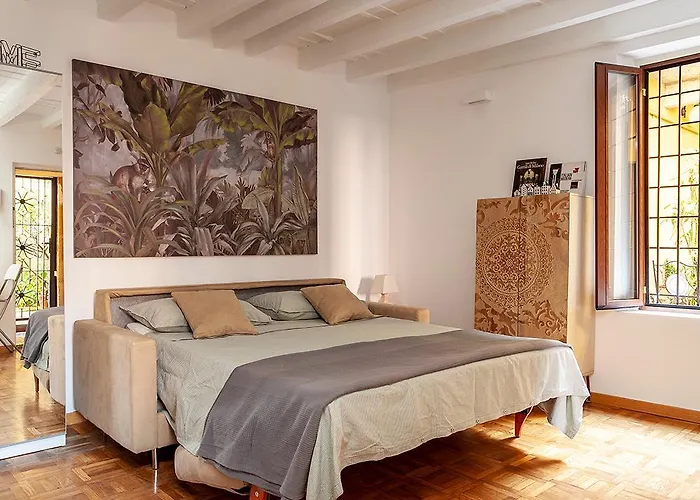 Porta Ticinese - Navigli *