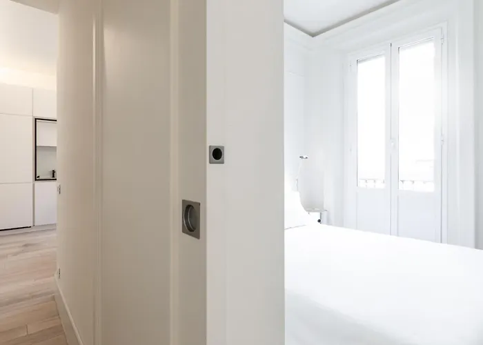 Apartment With Balcony - Collection Mailand