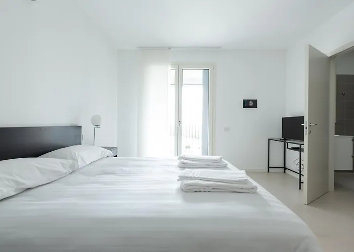 Easytopstay - Porta Nuova Bright And Roomy Flat Apartman *