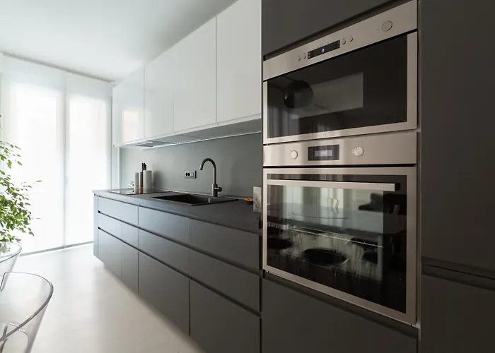 Easytopstay - Porta Nuova Bright And Roomy Flat