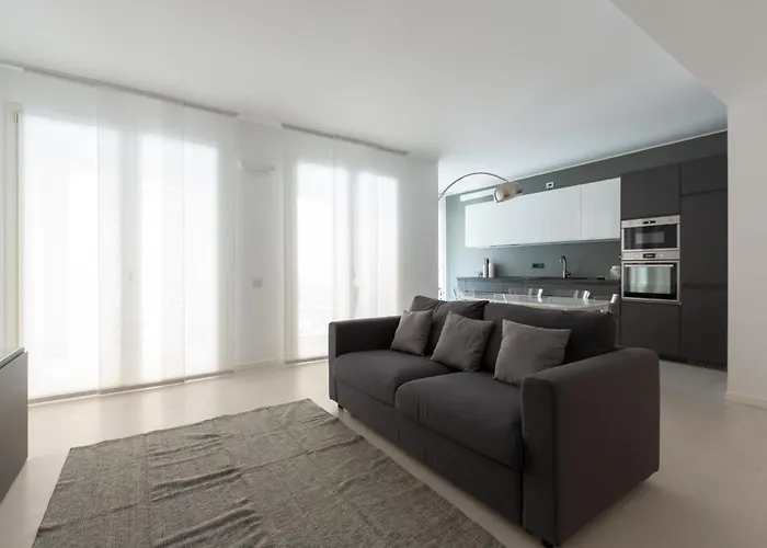 Apartman Easytopstay - Porta Nuova Bright And Roomy Flat *