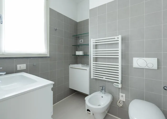 Easytopstay - Porta Nuova Bright And Roomy Flat