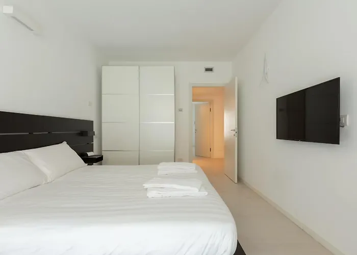 Easytopstay - Porta Nuova Bright And Roomy Flat Apartman