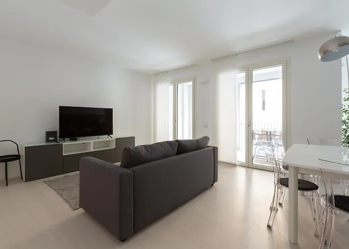 Easytopstay - Porta Nuova Bright And Roomy Flat *