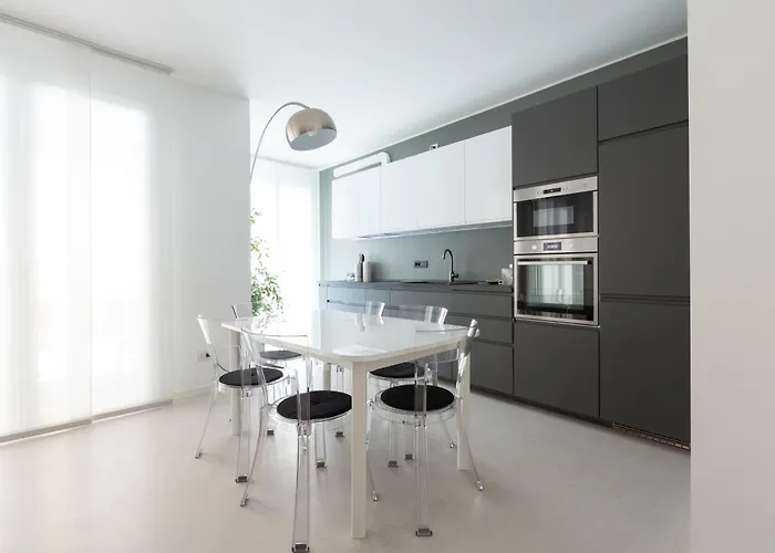 아파트 Easytopstay - Porta Nuova Bright And Roomy Flat 밀라노