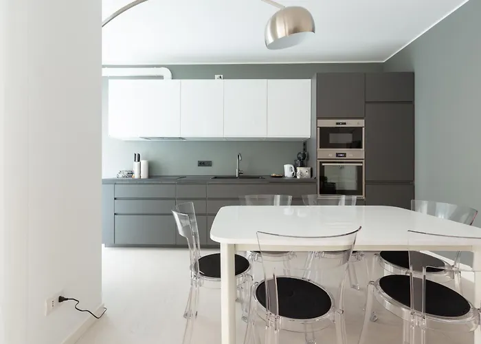 Easytopstay - Porta Nuova Bright And Roomy Flat *