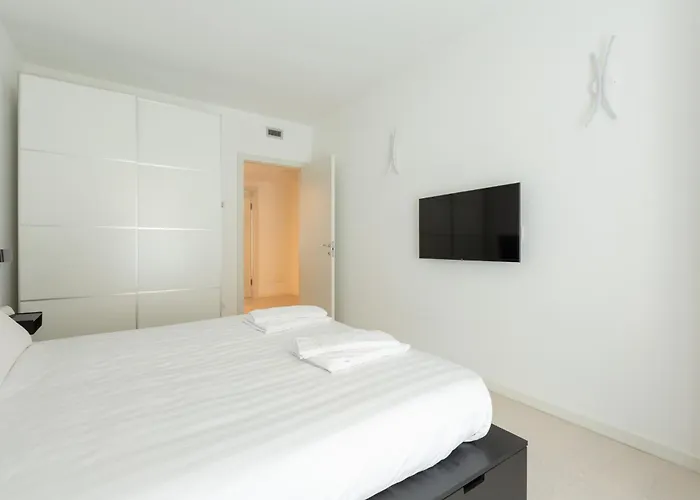 Easytopstay - Porta Nuova Bright And Roomy Flat Apartman *