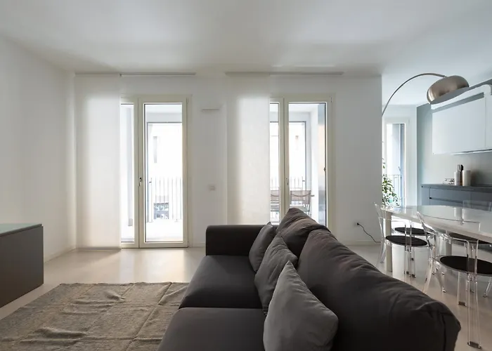 아파트 Easytopstay - Porta Nuova Bright And Roomy Flat *