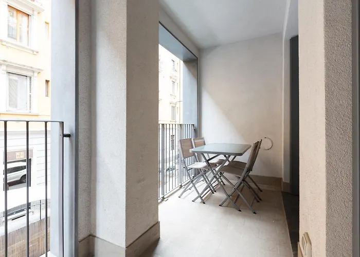 Apartman Easytopstay - Porta Nuova Bright And Roomy Flat