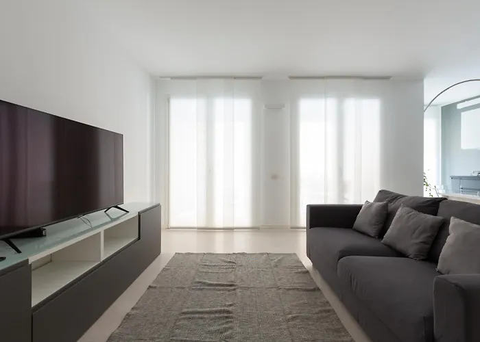 Easytopstay - Porta Nuova Bright And Roomy Flat *