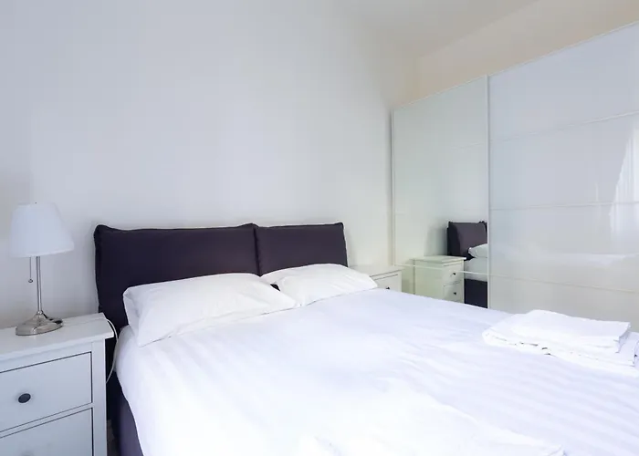 Porta Volta Bright And Roomy Flat