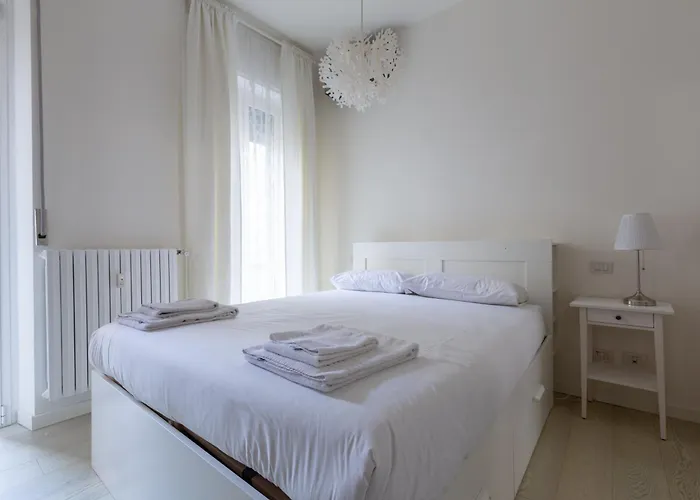 Porta Volta Bright And Roomy Flat Milán