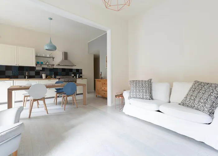 Porta Volta Bright And Roomy Flat Milán