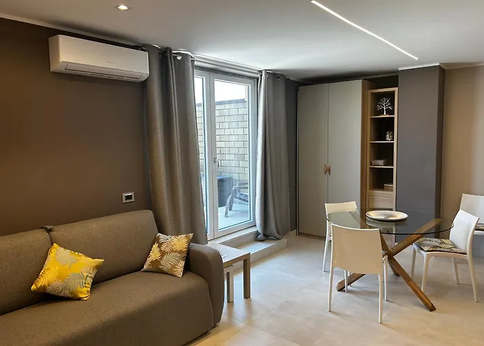 R39 Attic With Terrace And Private Parking ميلان