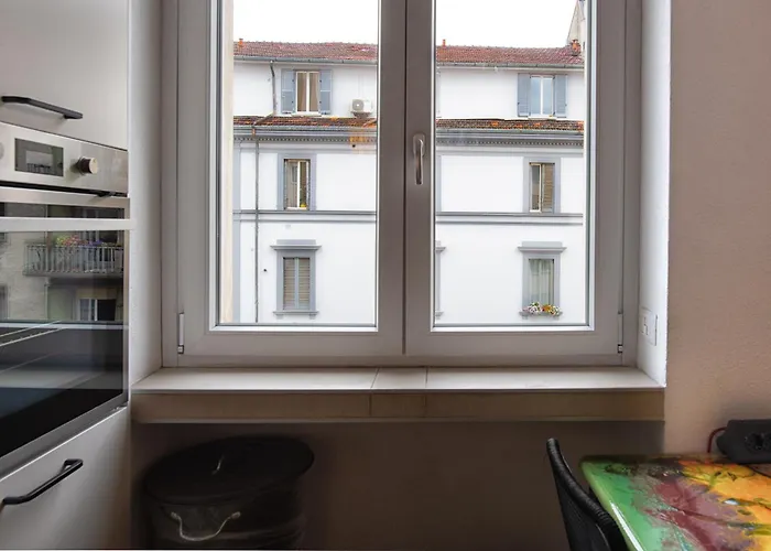 Luxury Cozy By Station - Cafe Milano