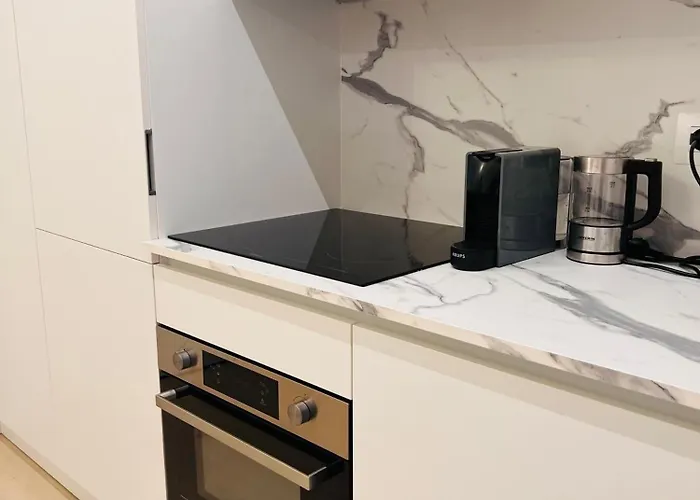 - Charlize - In The Heart Of Appartement