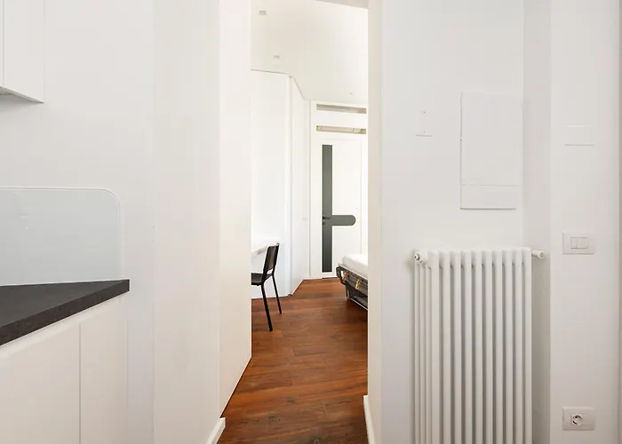 Guesthost - Tiny Near Station