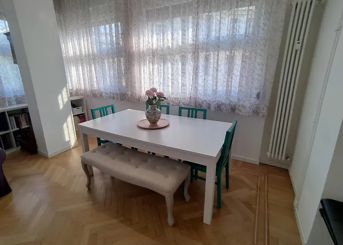 公寓 Spacious In The Heart Of The