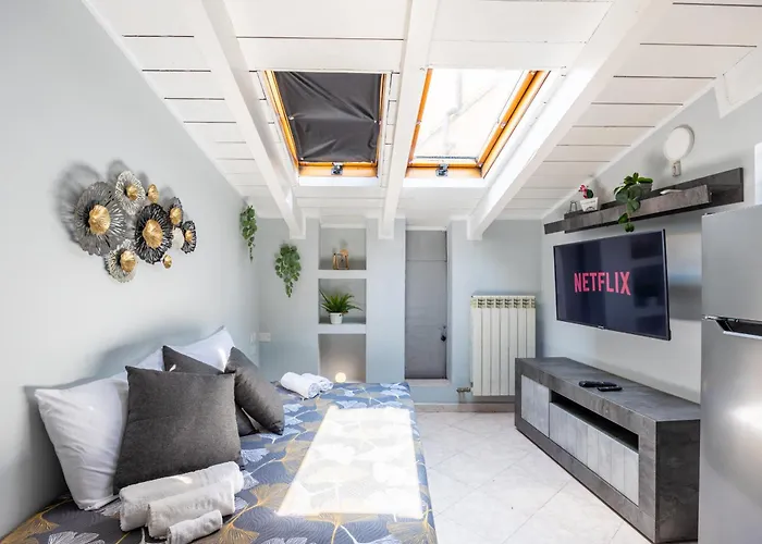 Free Parking Tiny House Wifi Netflix 15 Minuti Dal Duomo Lägenhet *
