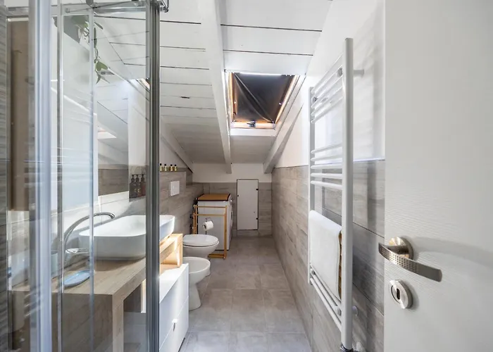 Free Parking Tiny House Wifi Netflix 15 Minuti Dal Duomo Lägenhet *