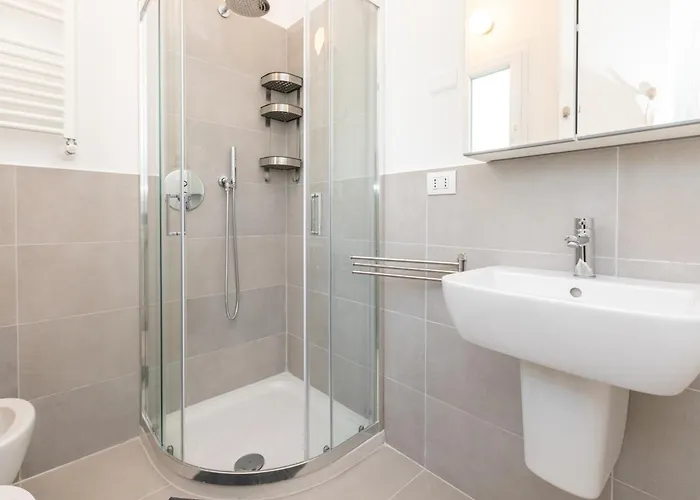 Joivy Solari Tolstoj アパート