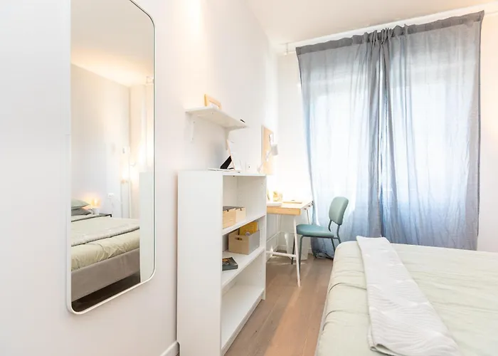 Joivy Solari Tolstoj * ミラノ