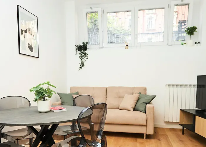 Urban Flats Modern Few Minuts From Duomo *