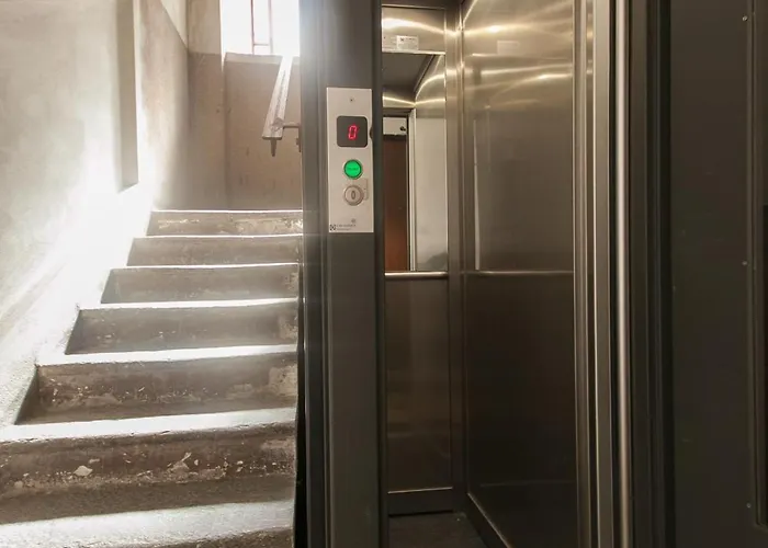 Just Urban - Impressive 1br Penthouse In Center - Metro M2 M4 Apartman