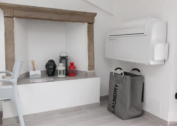 Just Urban - Impressive 1br Penthouse In Center - Metro M2 M4