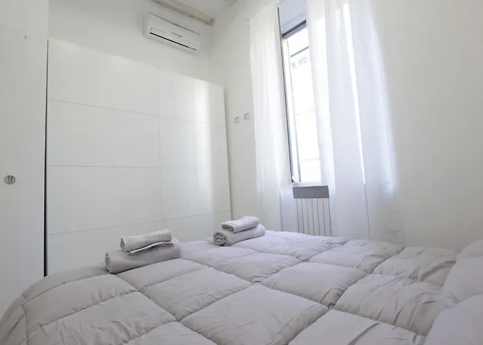 Just Urban - Stylish 1br In Center - Balcony And Metro M2 M4 Apartmán