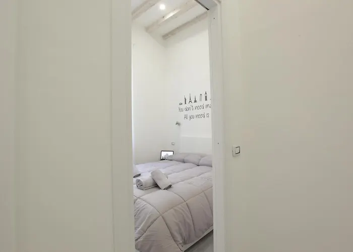 Just Urban - Stylish 1br In Center - Balcony And Metro M2 M4 *