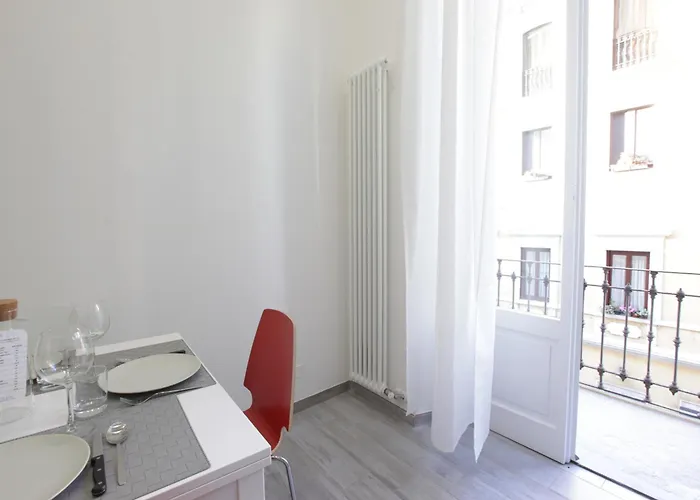 Just Urban - Stylish 1br In Center - Balcony And Metro M2 M4 *