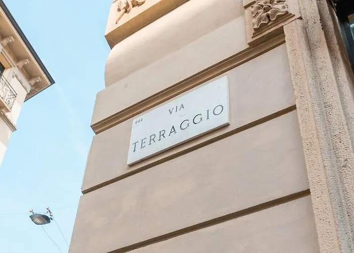 R Sterlizia House Apartment