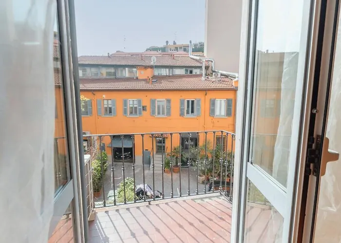 R Sterlizia House