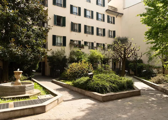 Moscova-brera Elegante Con Giardino Privato