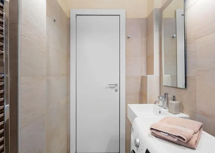 Elegant And Roomy *