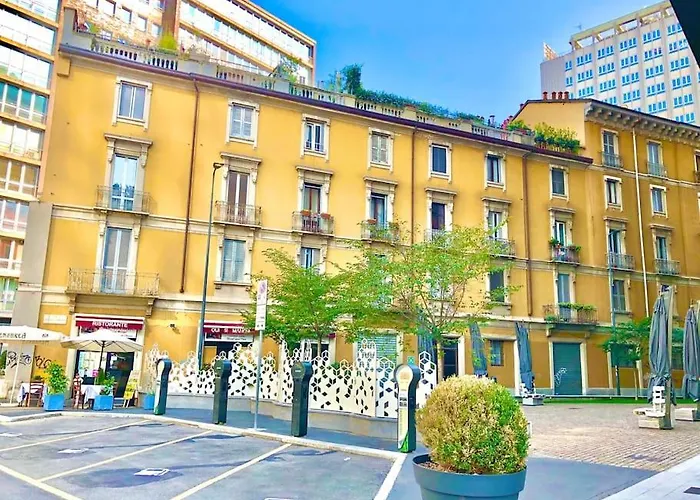 Gold House Station Milán