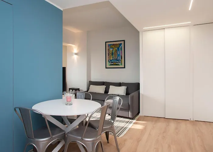 Gambara Urban Flat - Stylish And Next To Metro