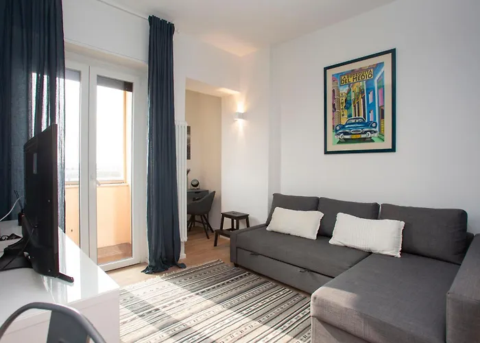 Gambara Urban Flat - Stylish And Next To Metro Appartamento