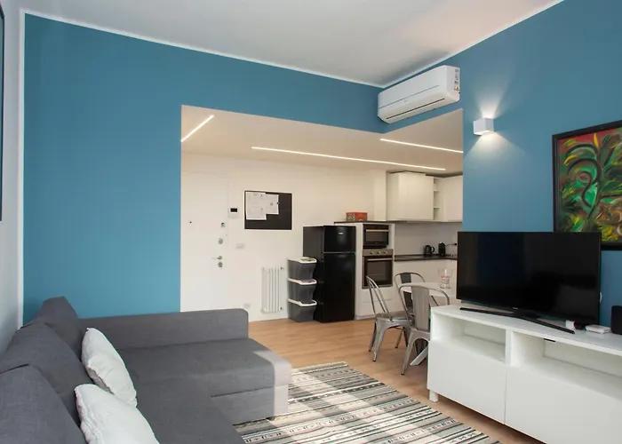 Gambara Urban Flat - Stylish And Next To Metro *