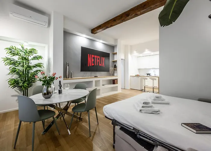 Stylish Loft , Corso Garibaldi - Duomo-brera Апартаменты *